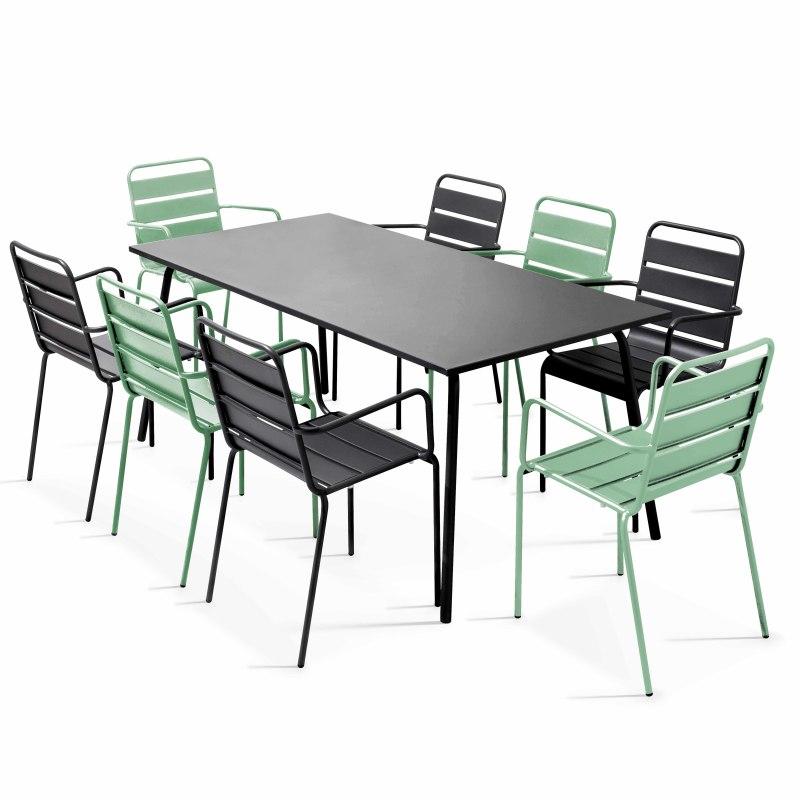 Table de jardin rectangulaire 180 x 90 cm et 8 chaises dépareillés avec accoudoirs en métal