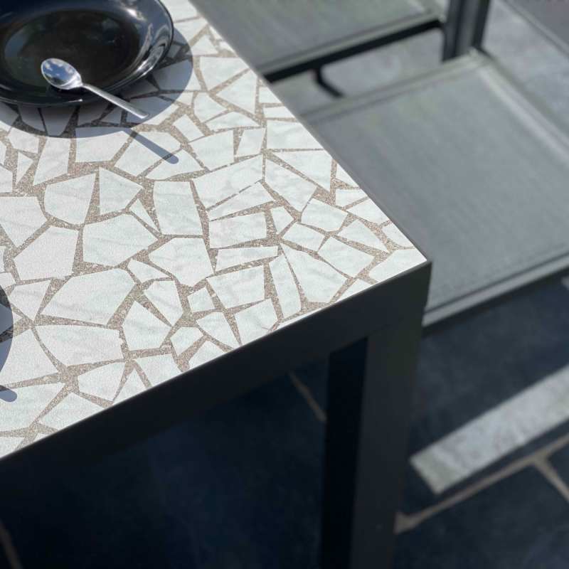 Table de jardin en céramique effet mozaic 182 x 121 cm avec 10 chaises