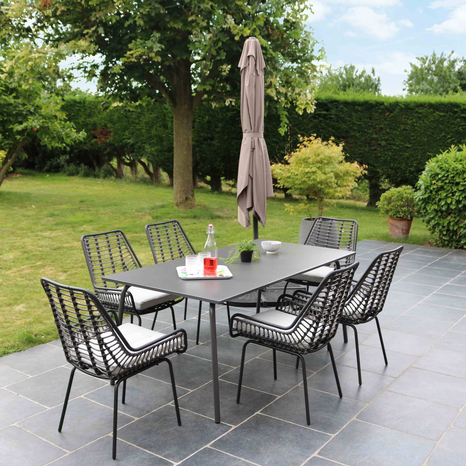 Ensemble parasol déporté rectangulaire rotatif 360 (2 x 3m) + 4 dalles lestées