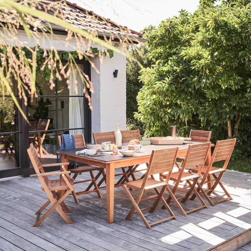 Table de jardin rectangulaire extensible avec 8 chaises pliantes et 2 avec accoudoirs en eucalyptus