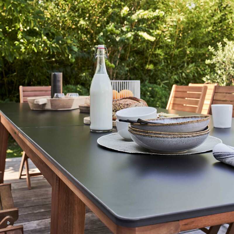 Table de jardin rectangulaire extensible avec 8 chaises pliantes et 2 avec accoudoirs en eucalyptus