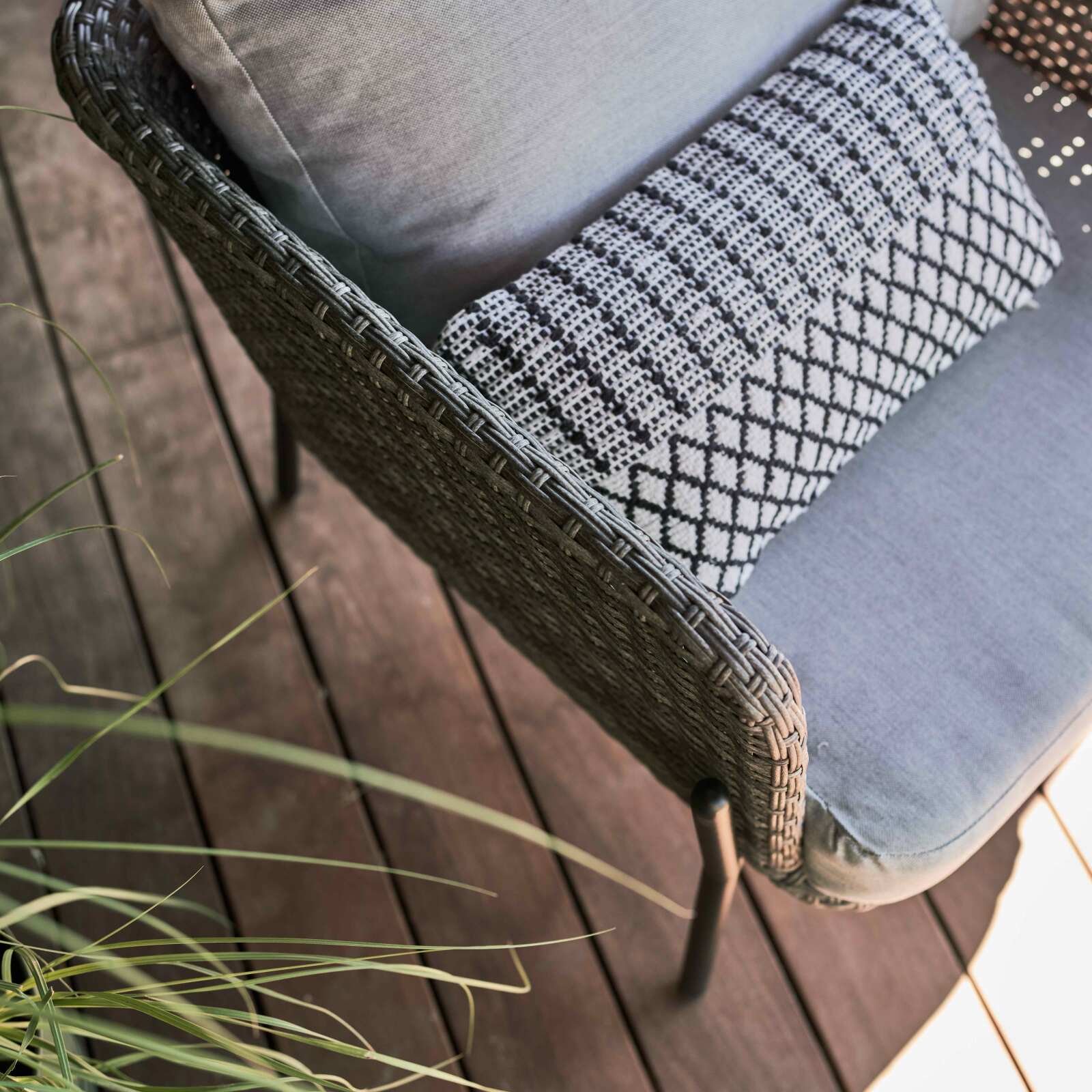 Salon de jardin 4 places en résine tressée avec table Salon de jardin 4 places en résine tressée avec table