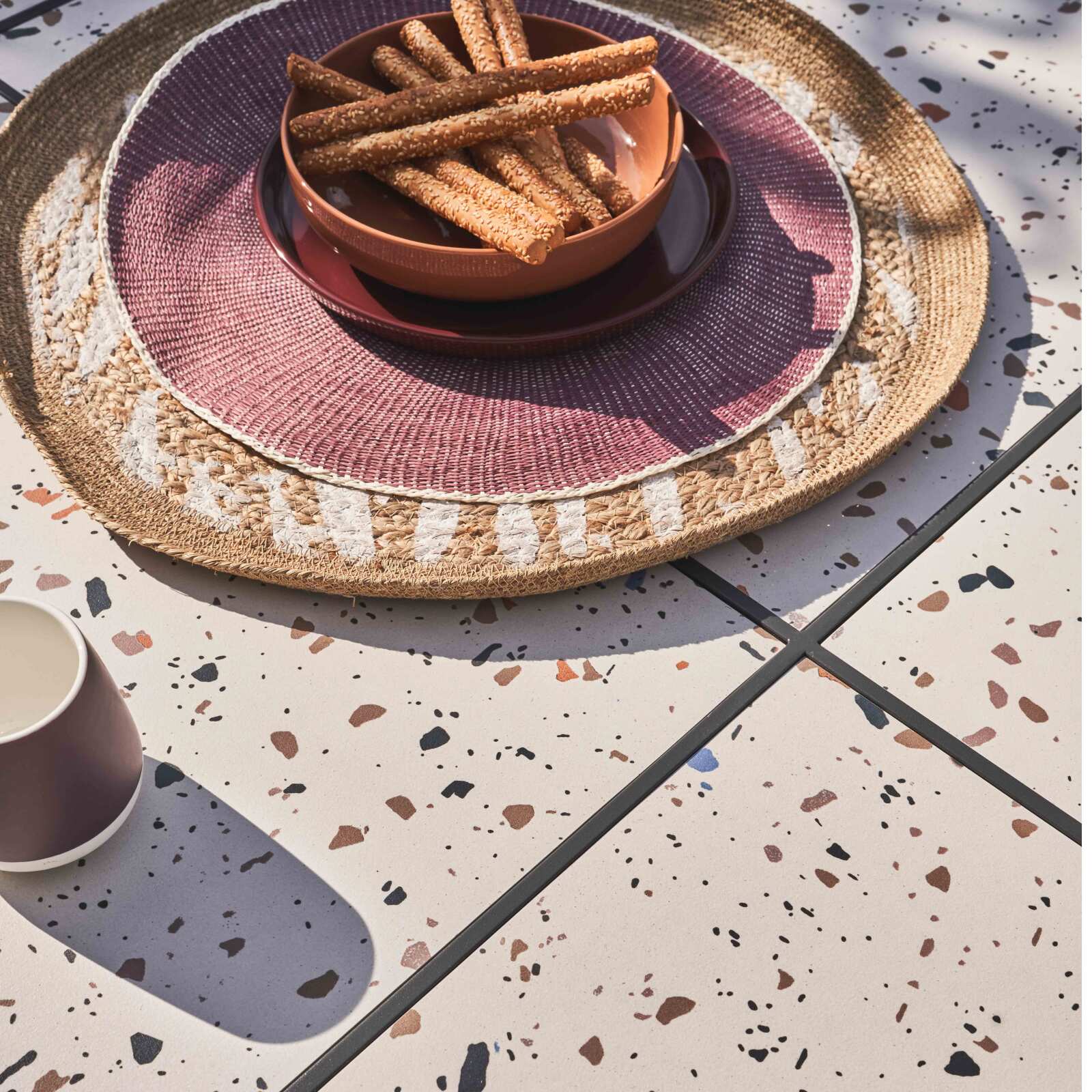 Table de jardin en céramique effet terrazzo (182 x 121 x 74 cm)