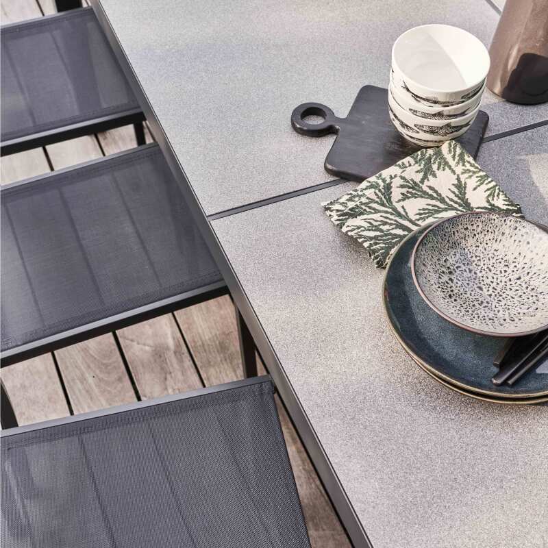 Table de jardin plateau en céramique effet béton ciré (182 x 121 x 74 cm)