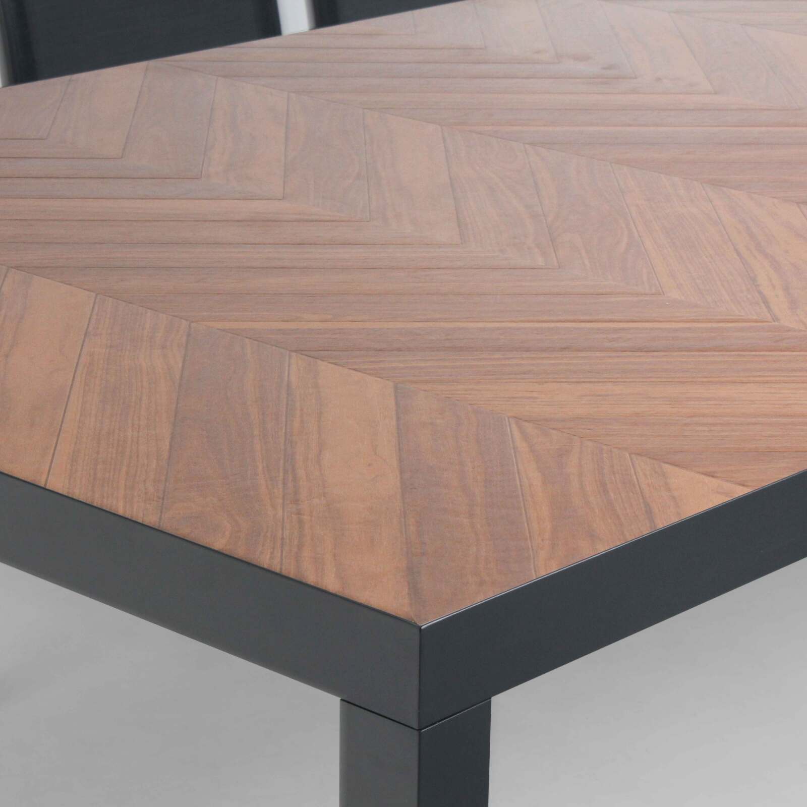 Table de jardin en céramique effet bois chevron (241 x 121 x 74 cm)