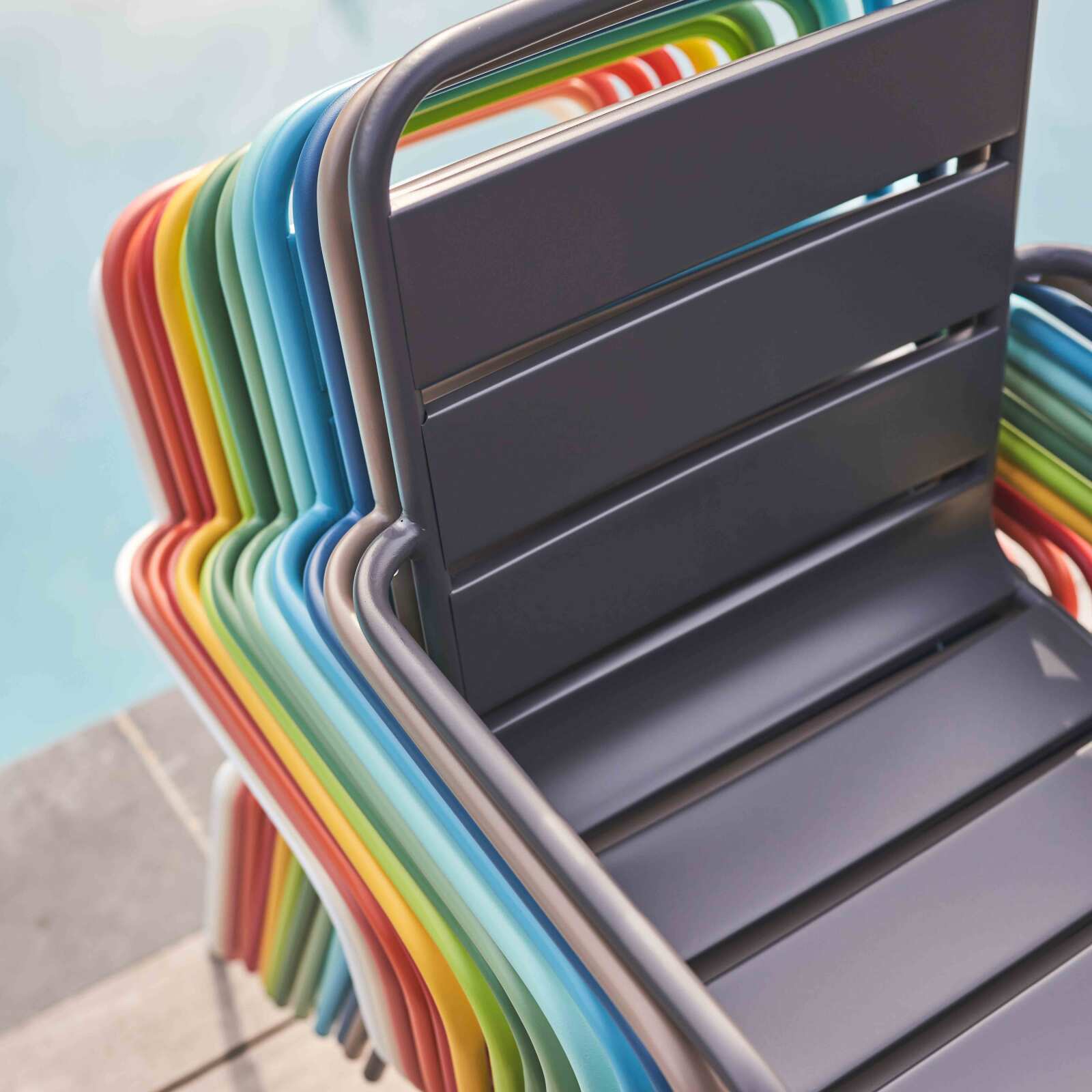 Chaise de jardin avec accoudoirs en métal