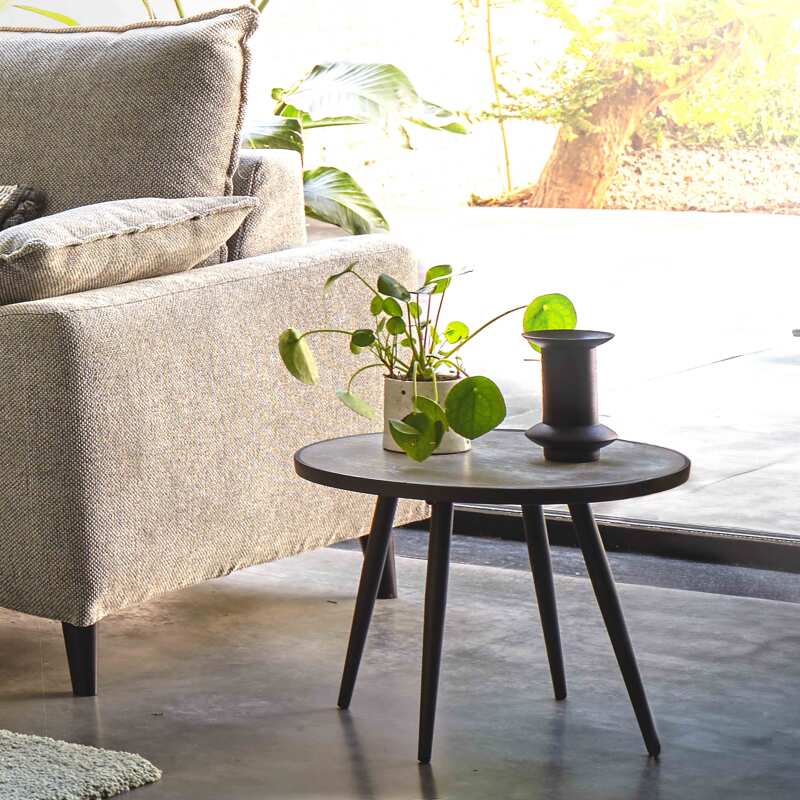 Table basse ronde avec plateau effet béton