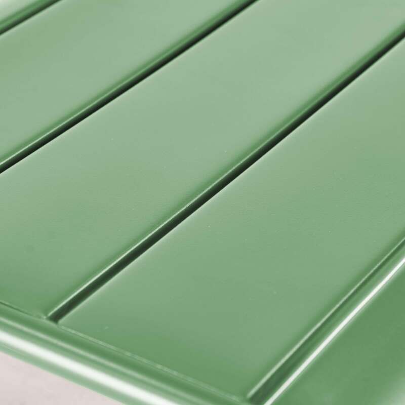 Fauteuil bas et repose-pieds en métal (6/7)