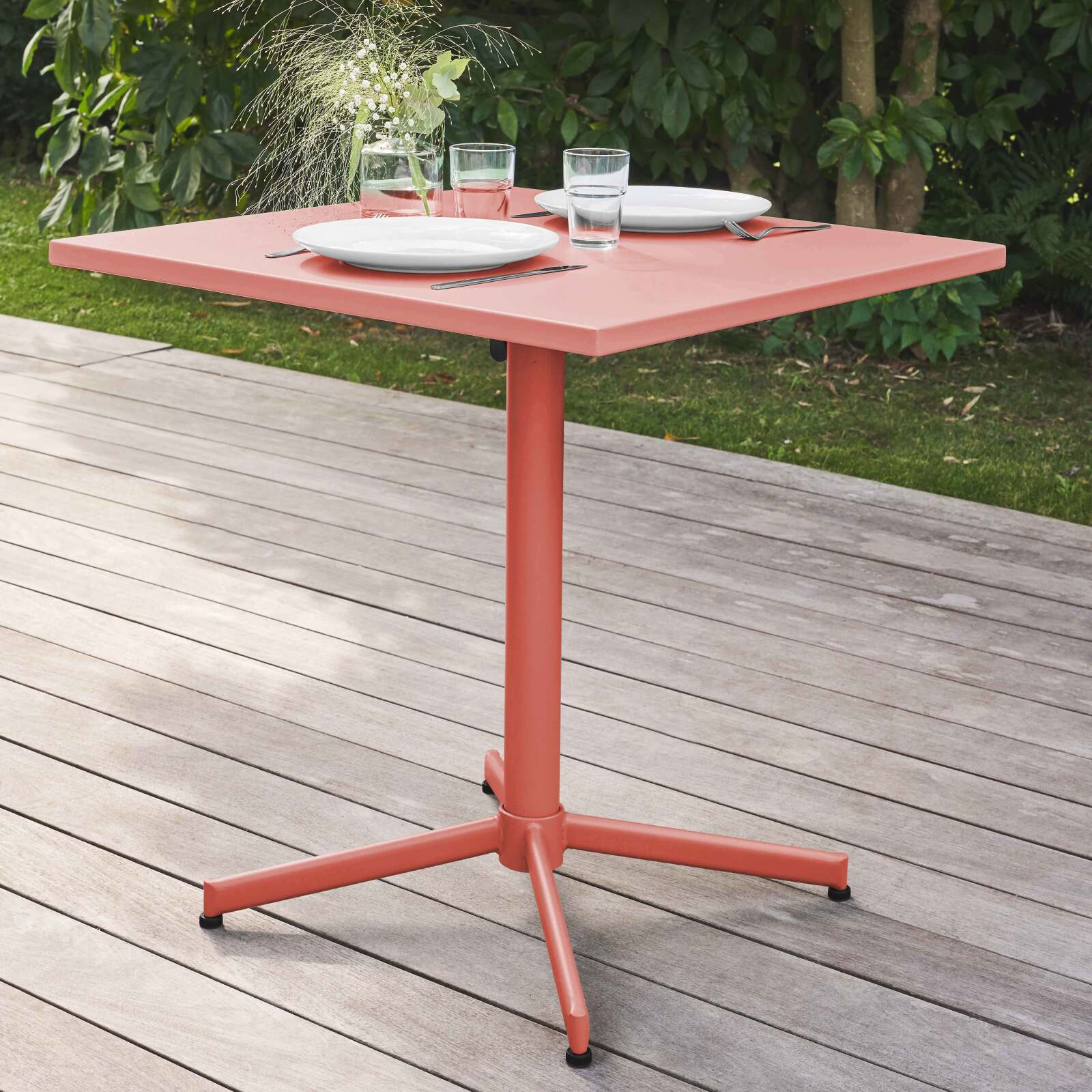 Table de jardin bistrot carrée 70 x 70 cm rabattable et 4 chaises avec accoudoirs en métal