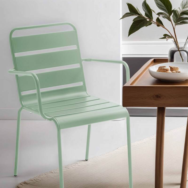 Chaise en métal avec accoudoirs style industriel