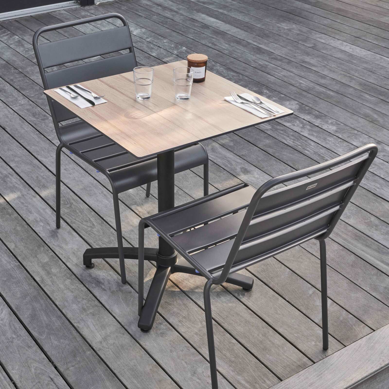 Table de jardin carrée 60 x 60 cm inclinable en HPL