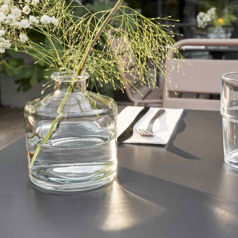 Table de jardin carrée 60 x 60 cm avec pied blanc inclinable en HPL