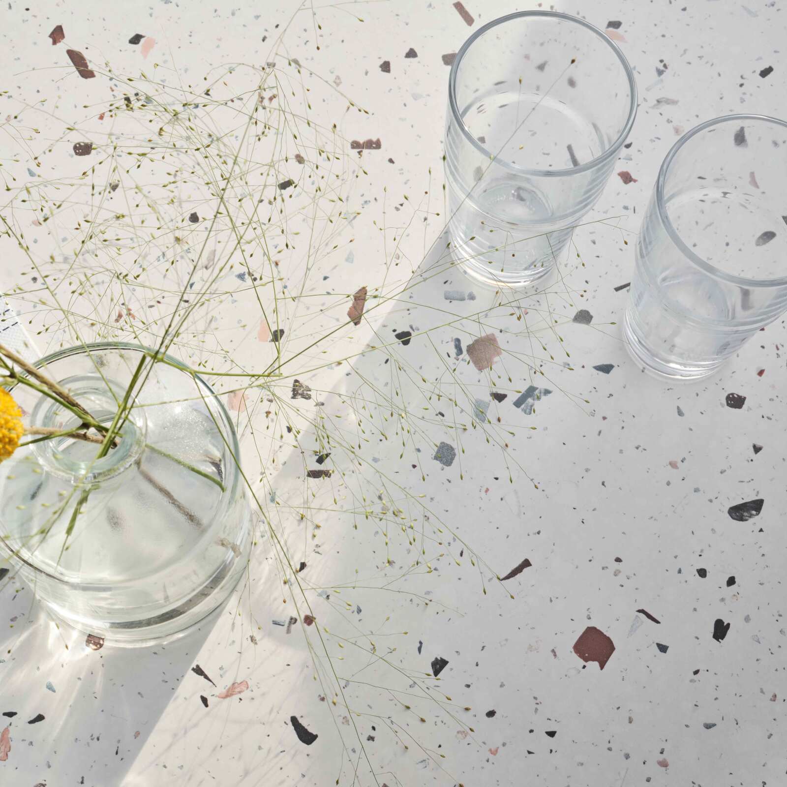 Table de jardin carrée 60 x 60 cm avec pied blanc inclinable en HPL