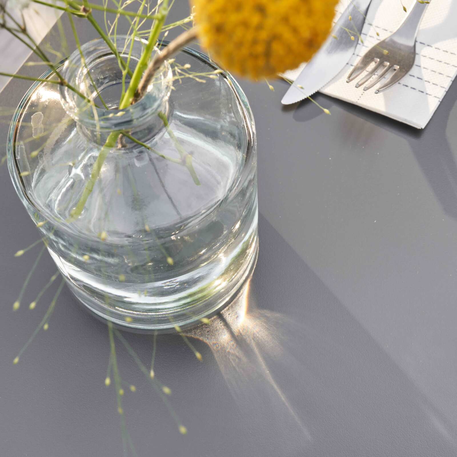 Table de jardin carrée 60 x 60 cm avec pied blanc inclinable en HPL