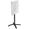 Table haute 60x60 cm inclinable stratifiée avec pied noir et chaises en métal