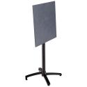 Table haute 60x60 cm inclinable stratifiée avec pied noir et chaises en métal