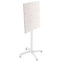 Table haute 60x60 cm inclinable stratifiée avec pied blanc et chaises en métal