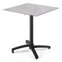 Table 70x70 cm inclinable stratifiée avec pied noir et chaises en métal