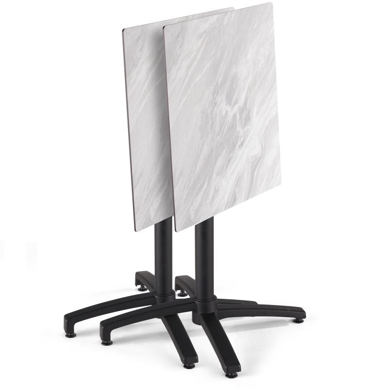 Table 70x70 cm inclinable stratifiée avec pied noir et chaises en métal