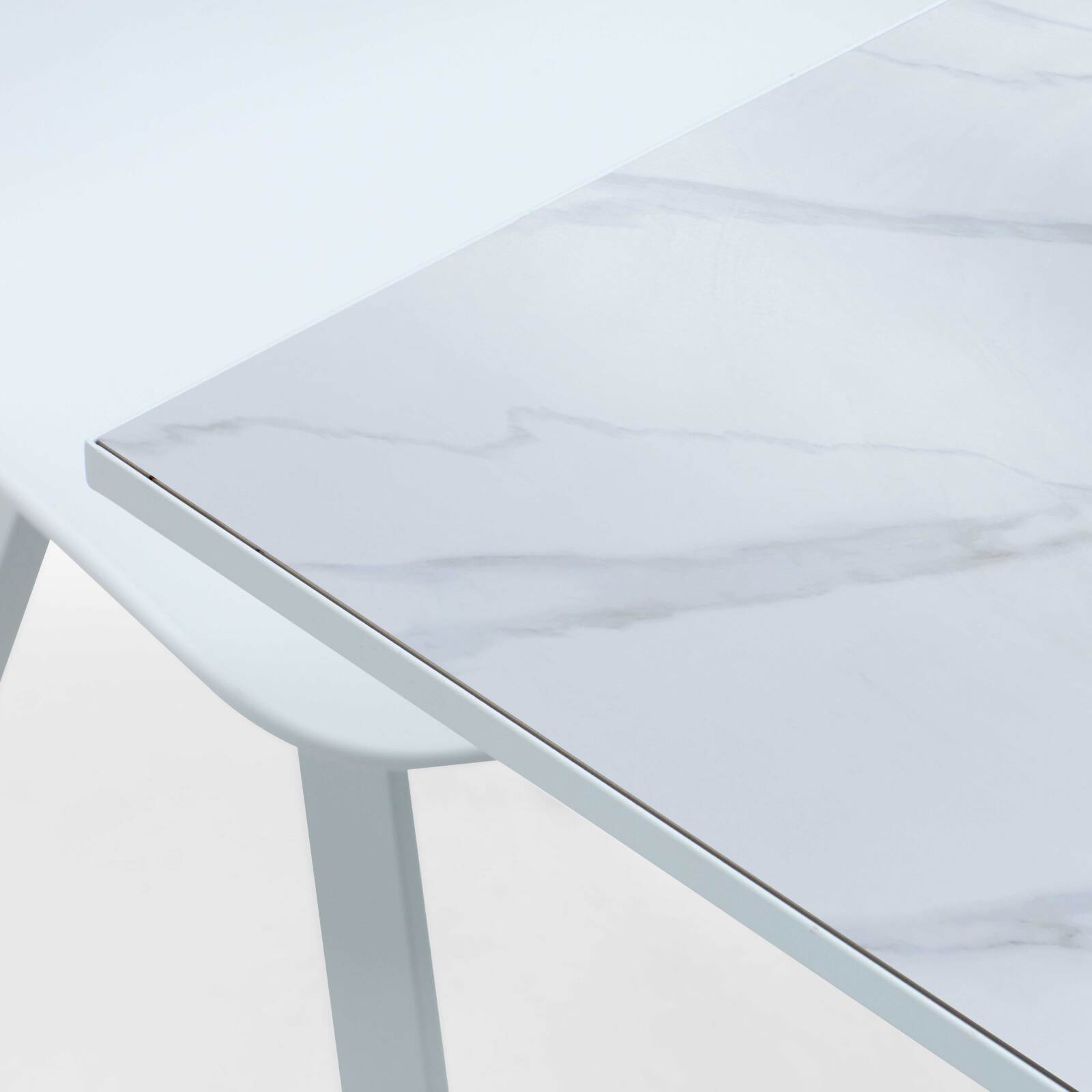 Table avec plateau en céramique esprit scandinave 8 personnes