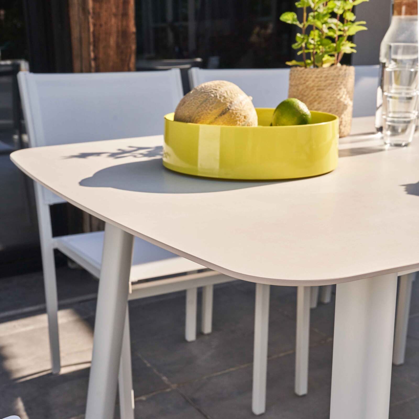 Table de jardin rectangulaire (180 x 90 cm) en aluminium + pierre frittée