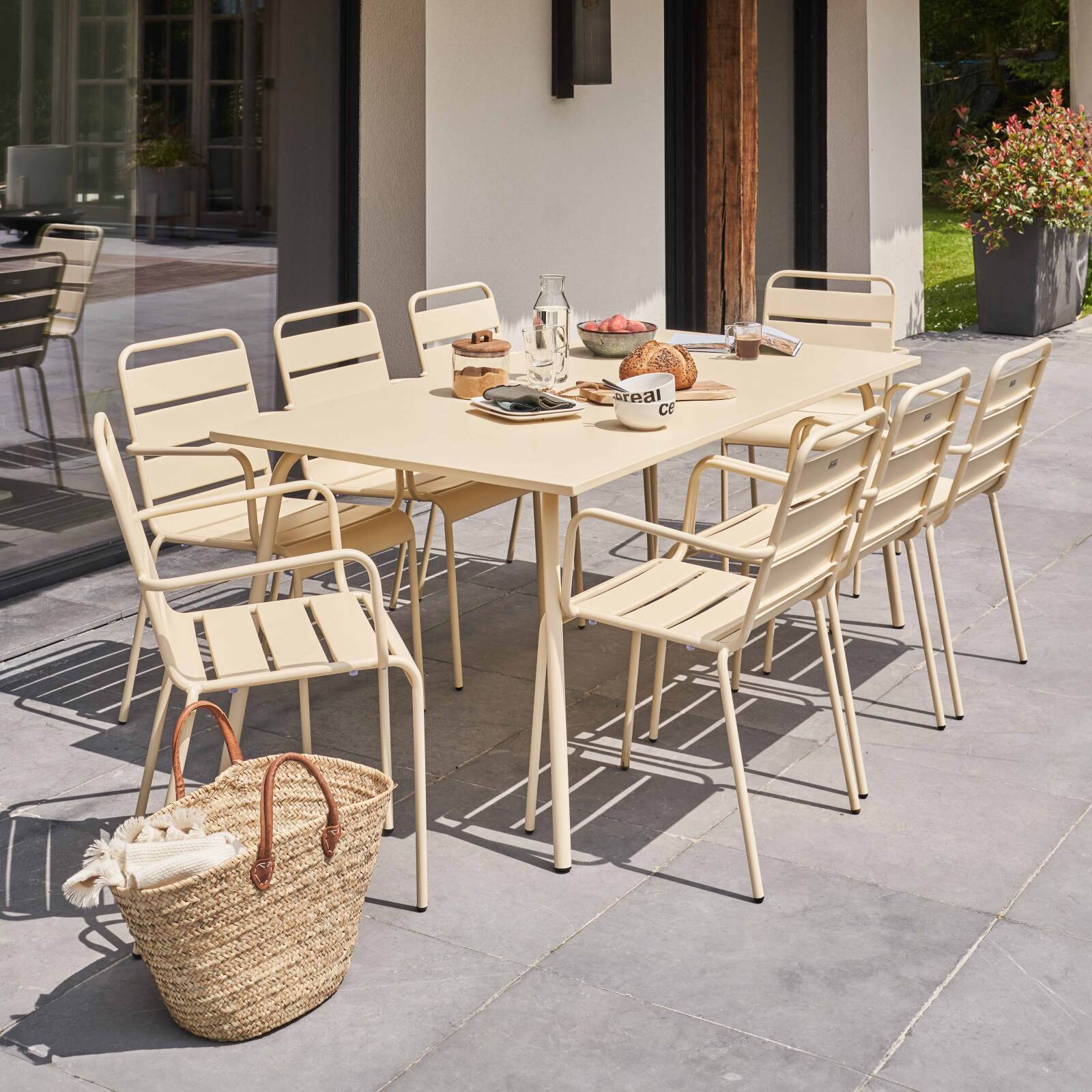 Table de jardin rectangulaire 180 x 90 cm et 8 chaises avec accoudoirs en métal