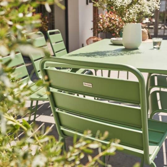 Table de jardin rectangulaire + 8 chaises en métal empilables | Oviala