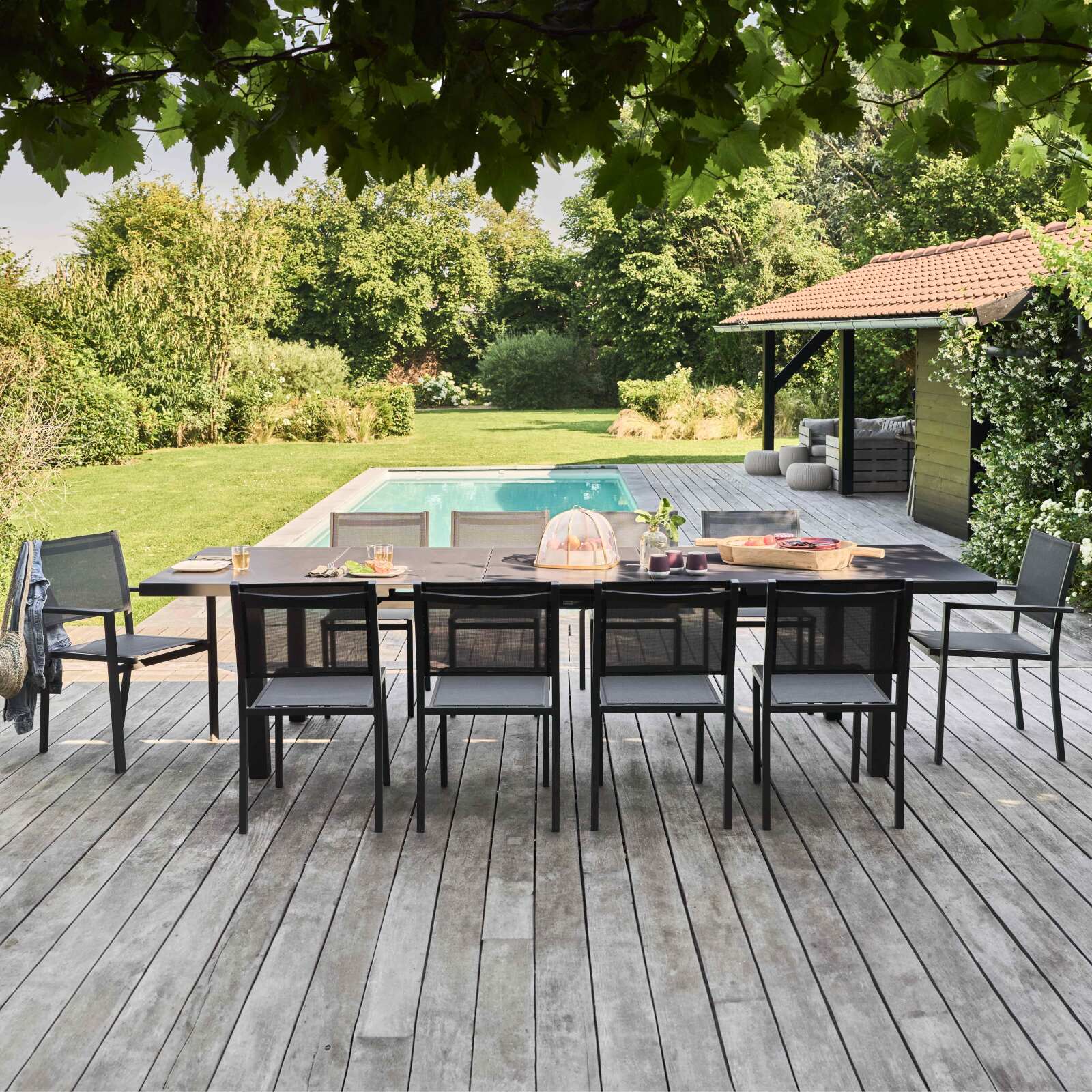 Table de jardin extensible rectangulaire avec 8 chaises et 2 chaises avec accoudoirs