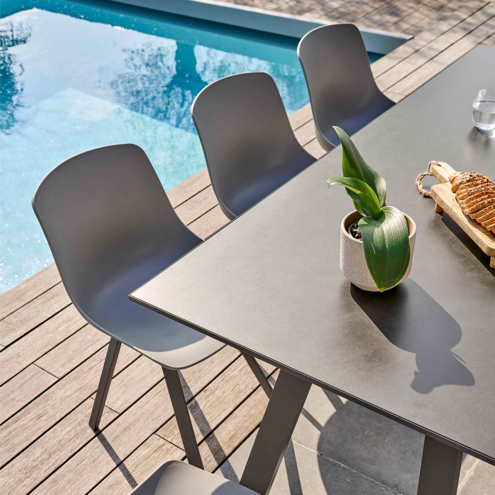Table de jardin rectangulaire en aluminium et pierre frittée 180 x 90 cm et 8 chaises