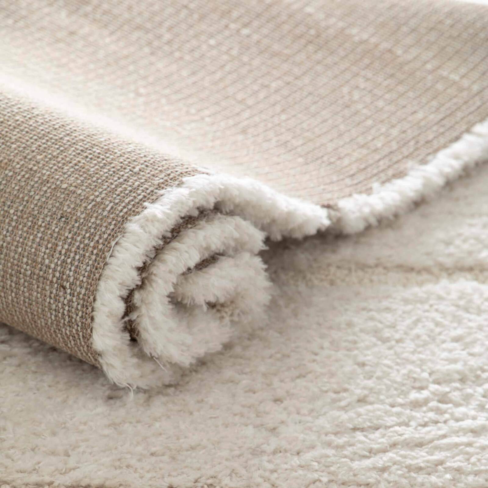 Tapis shaggy rectangulaire en polyester recyclé motif géométrique à poils longs