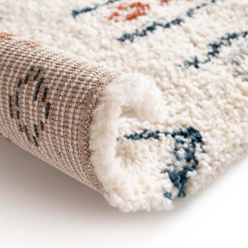 Tapis rectangulaire en polypropylène motif ethnique à poils longs