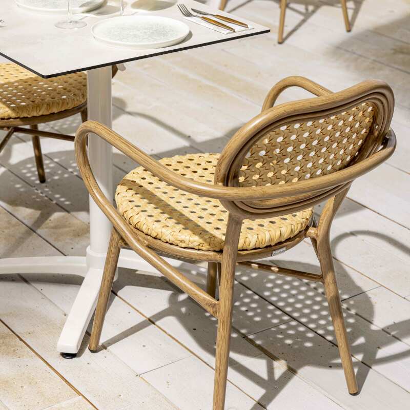 Chaise de jardin en aluminium et rotin synthétique avec accoudoirs