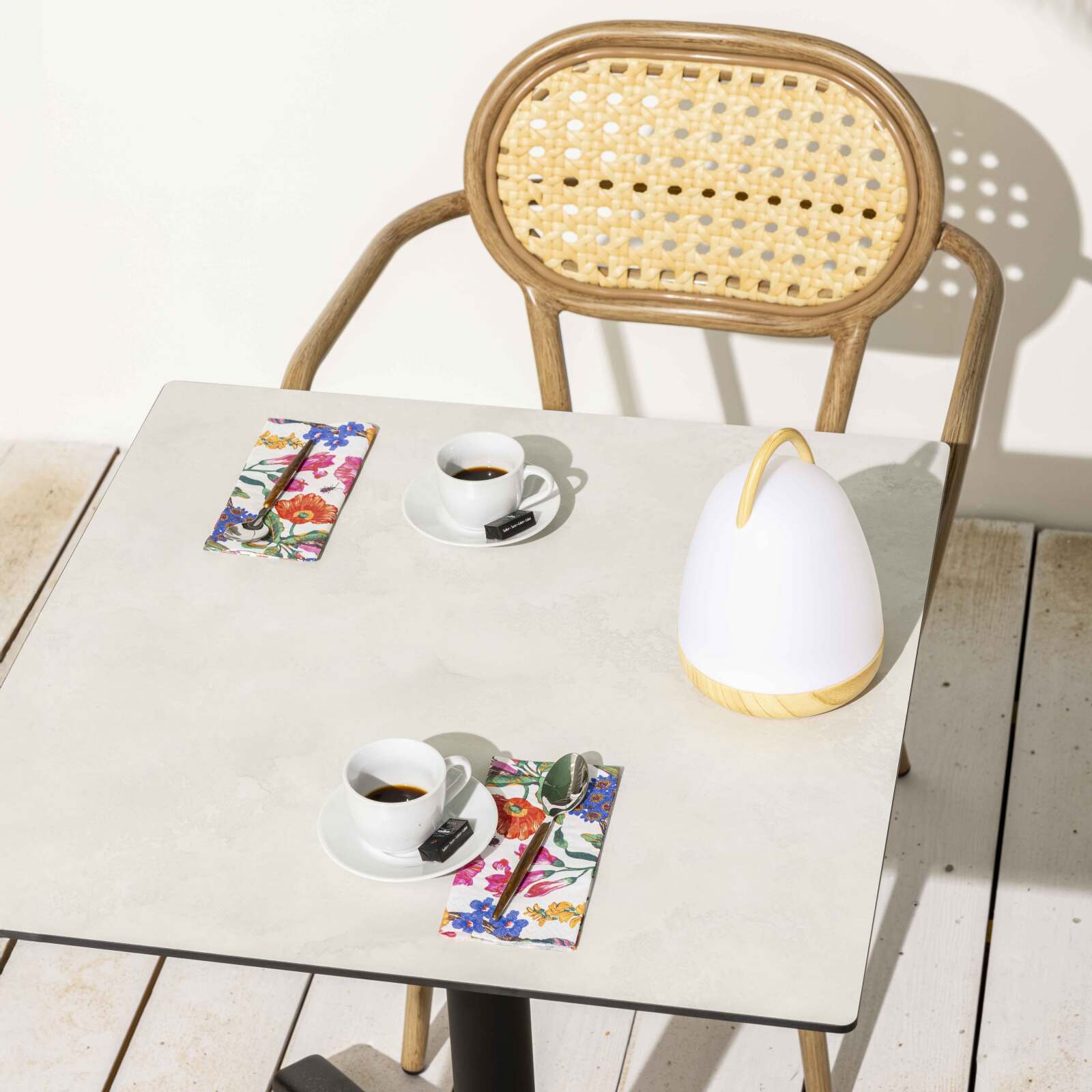 Table de jardin carrée 70 x 70 cm inclinable en HPL