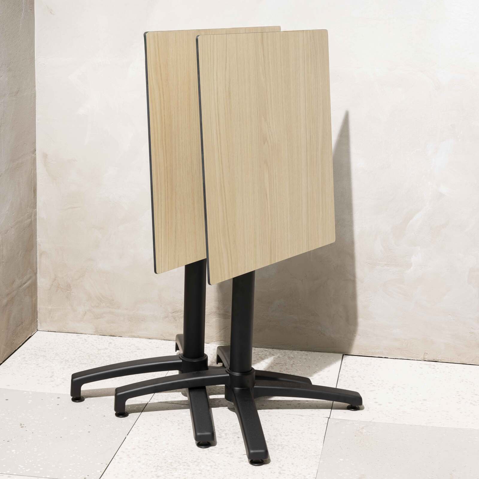 Table de jardin carrée 70 x 70 cm inclinable en HPL