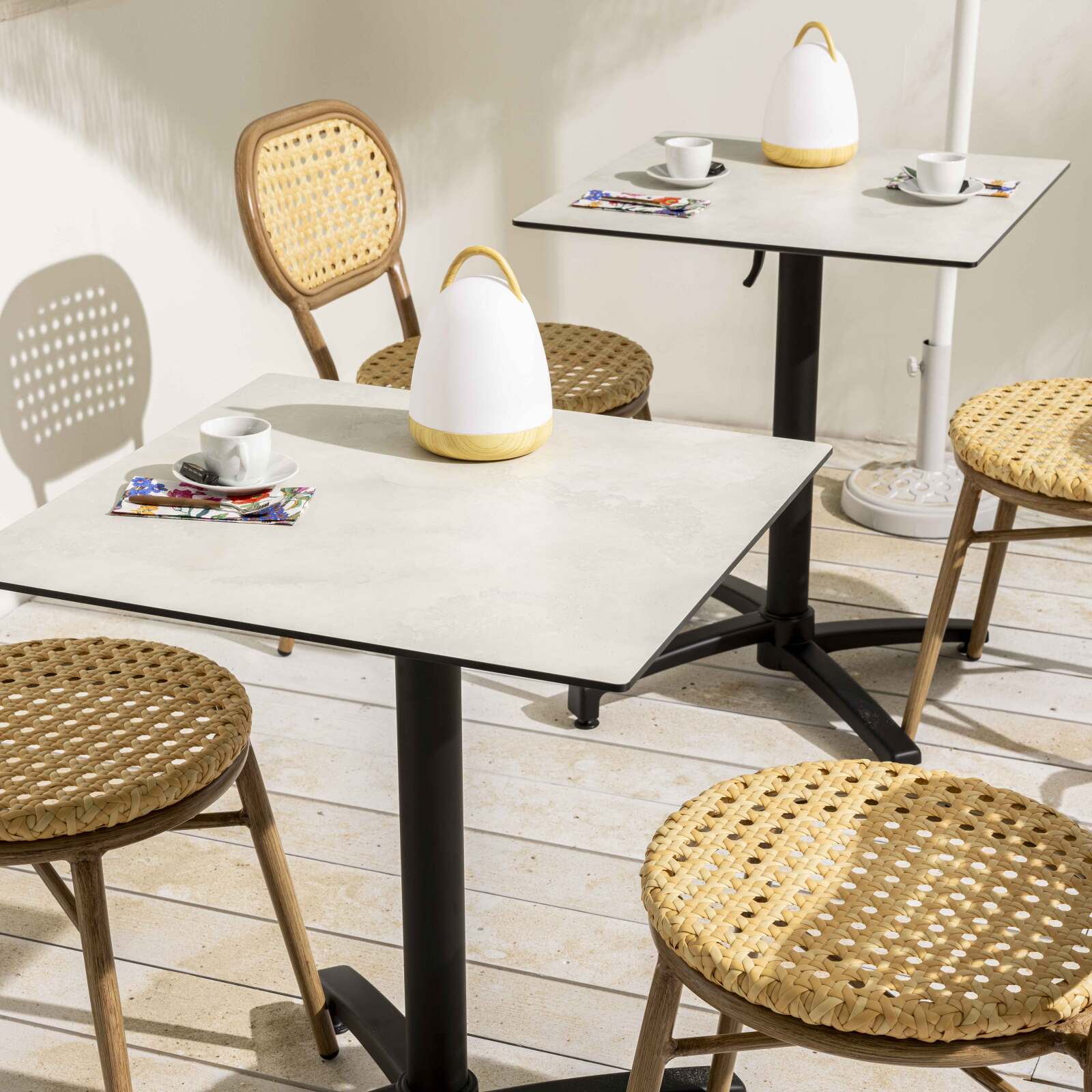 Table de jardin carrée 60 x 60 cm inclinable en HPL