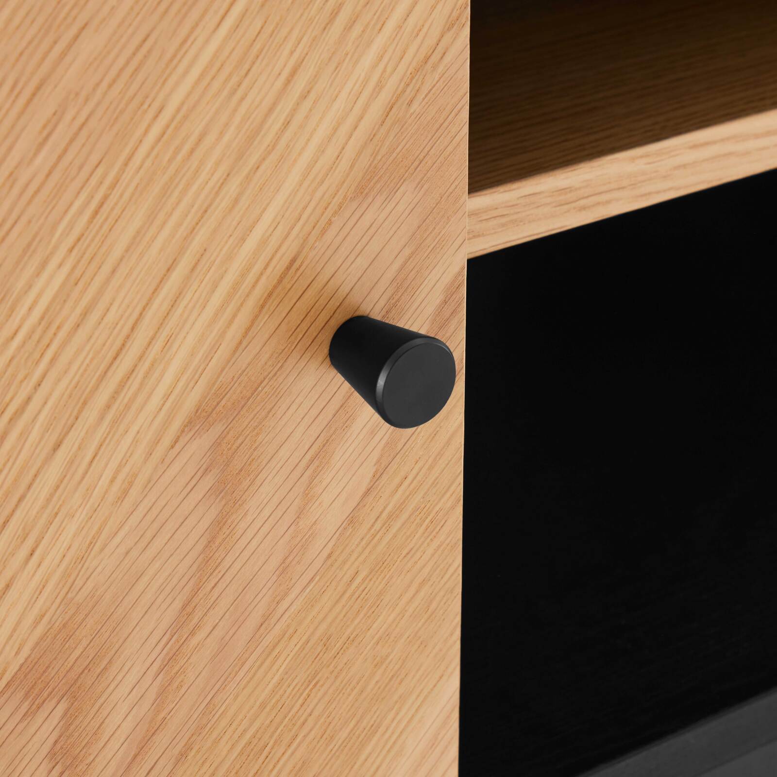 Meuble TV en panneaux de particules plaqué chêne décor mélaminé FSC® 160 cm