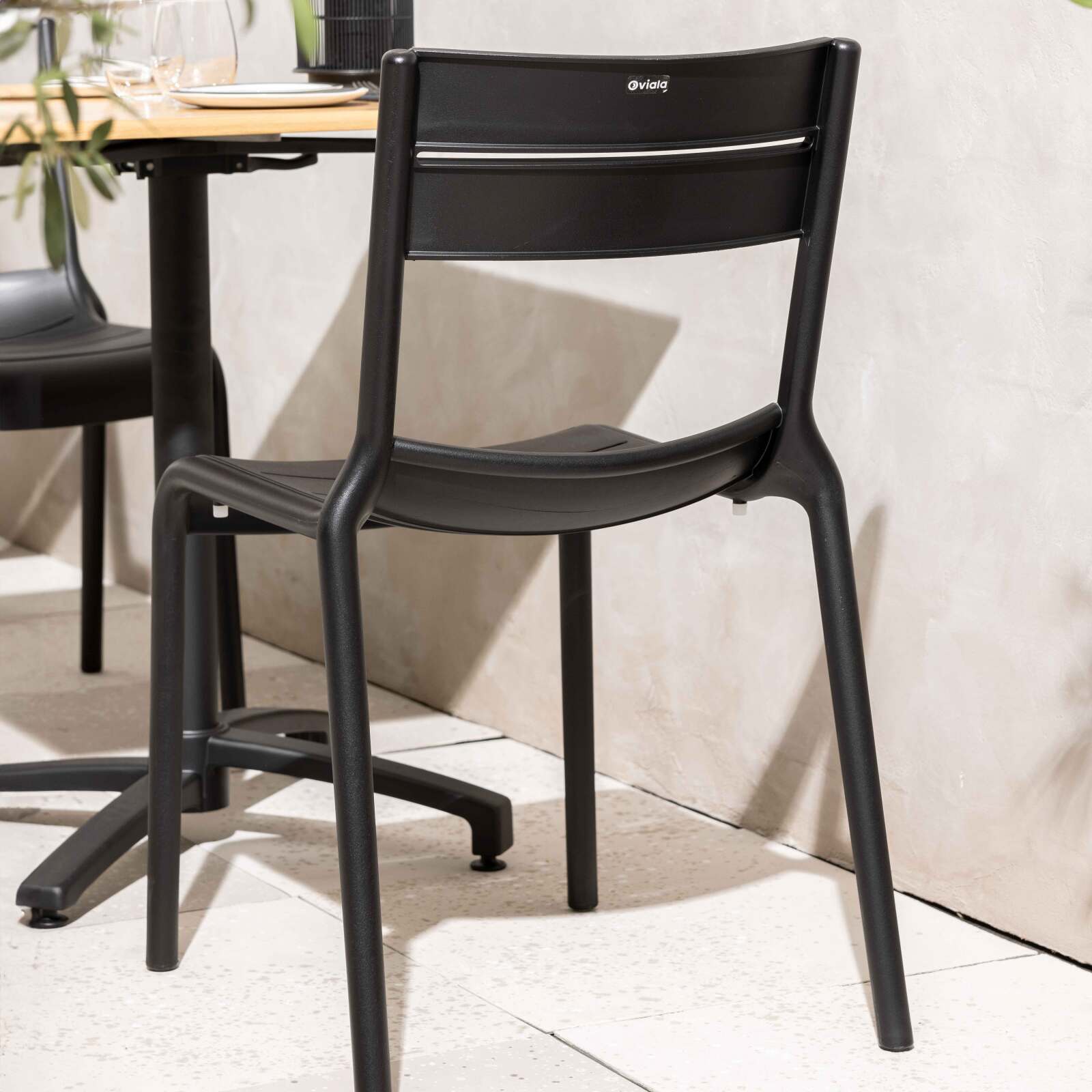 Chaise de jardin ajourée en plastique