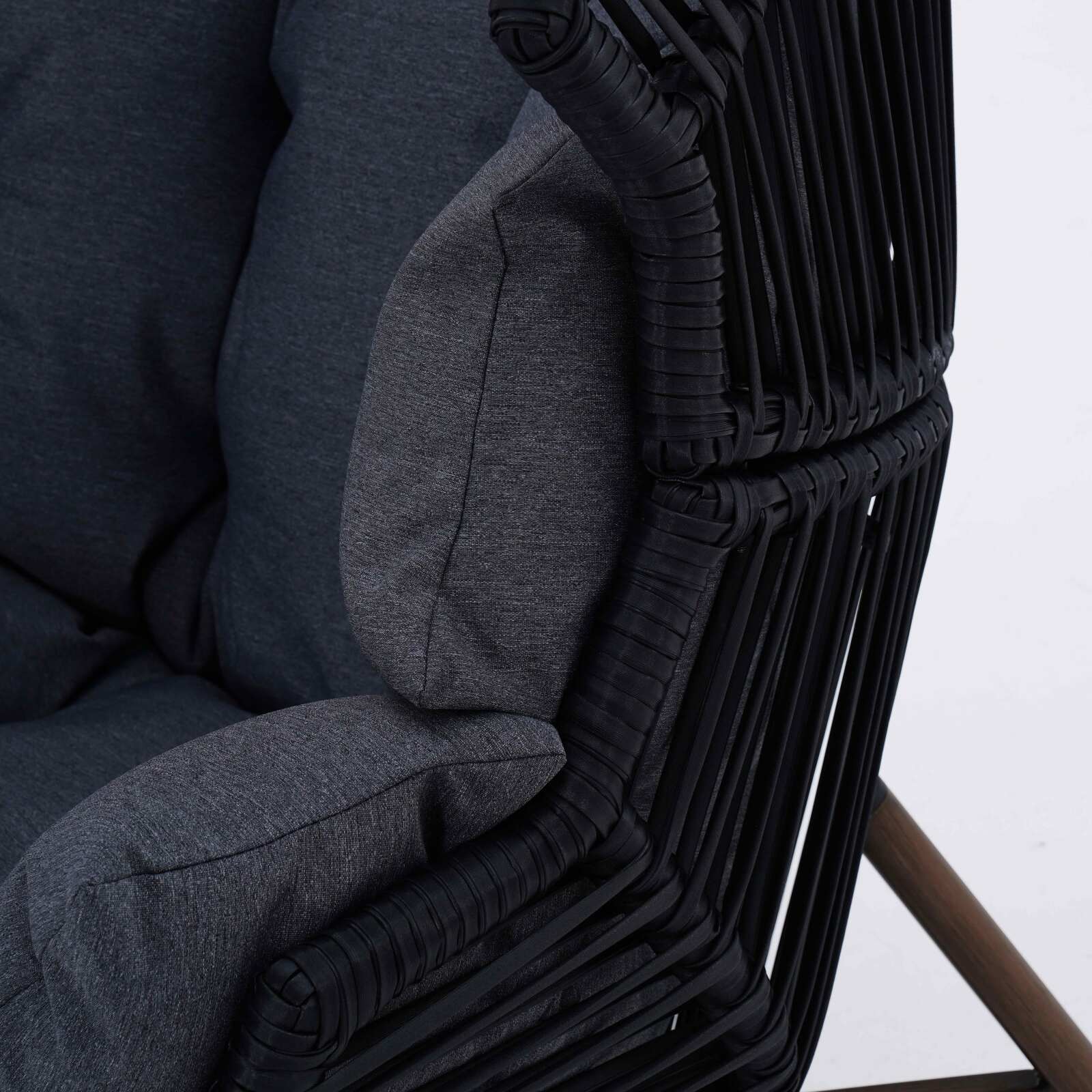 Fauteuil de jardin oeuf sur pied en acier et rotin 142 cm