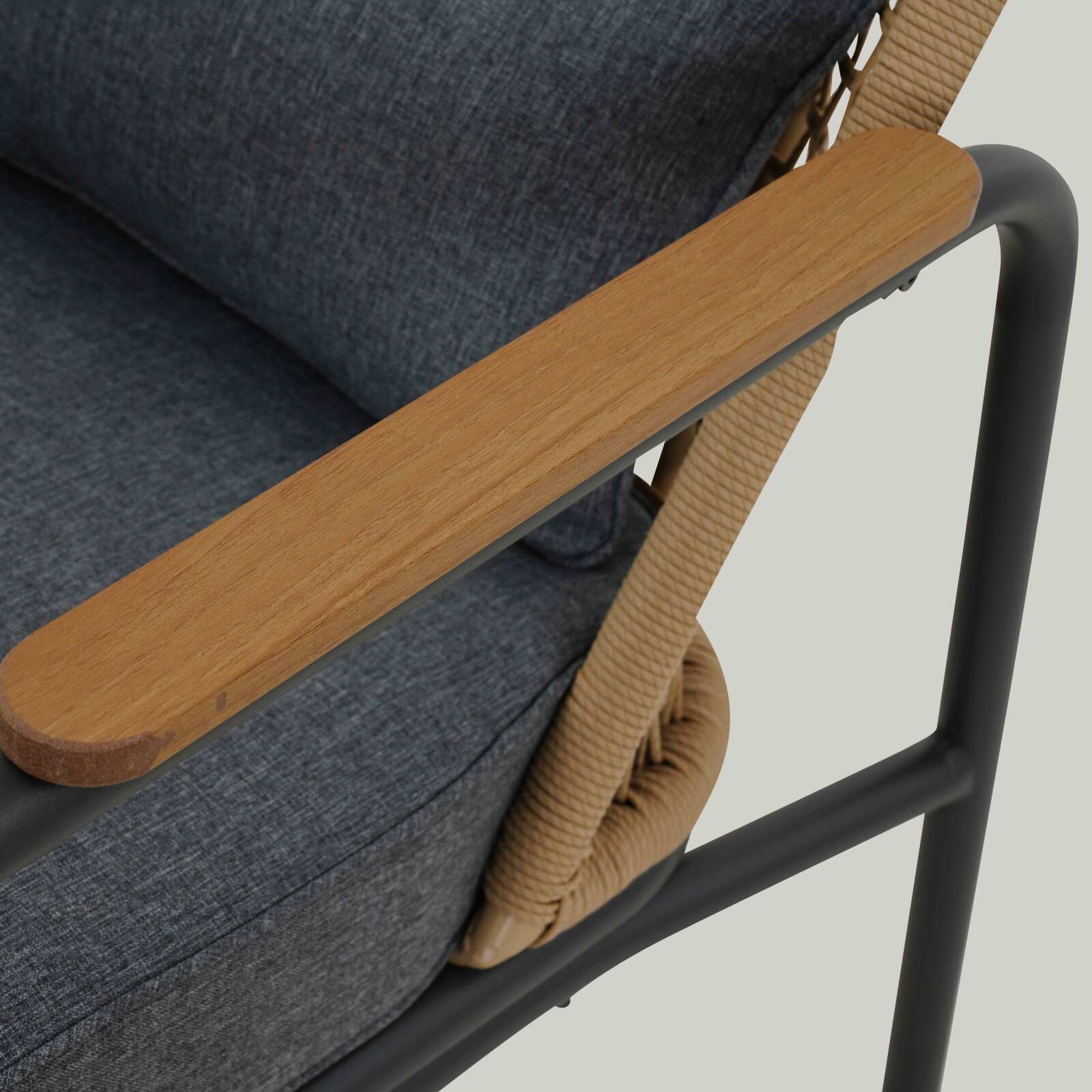 Salon de jardin 4 places en rotin avec un canapé, 2 fauteuils et table basse