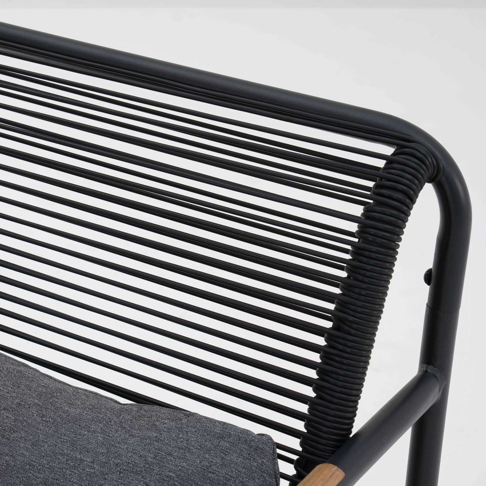 Salon de jardin 4 places en métal avec 1 canapé, 2 fauteuils et table basse