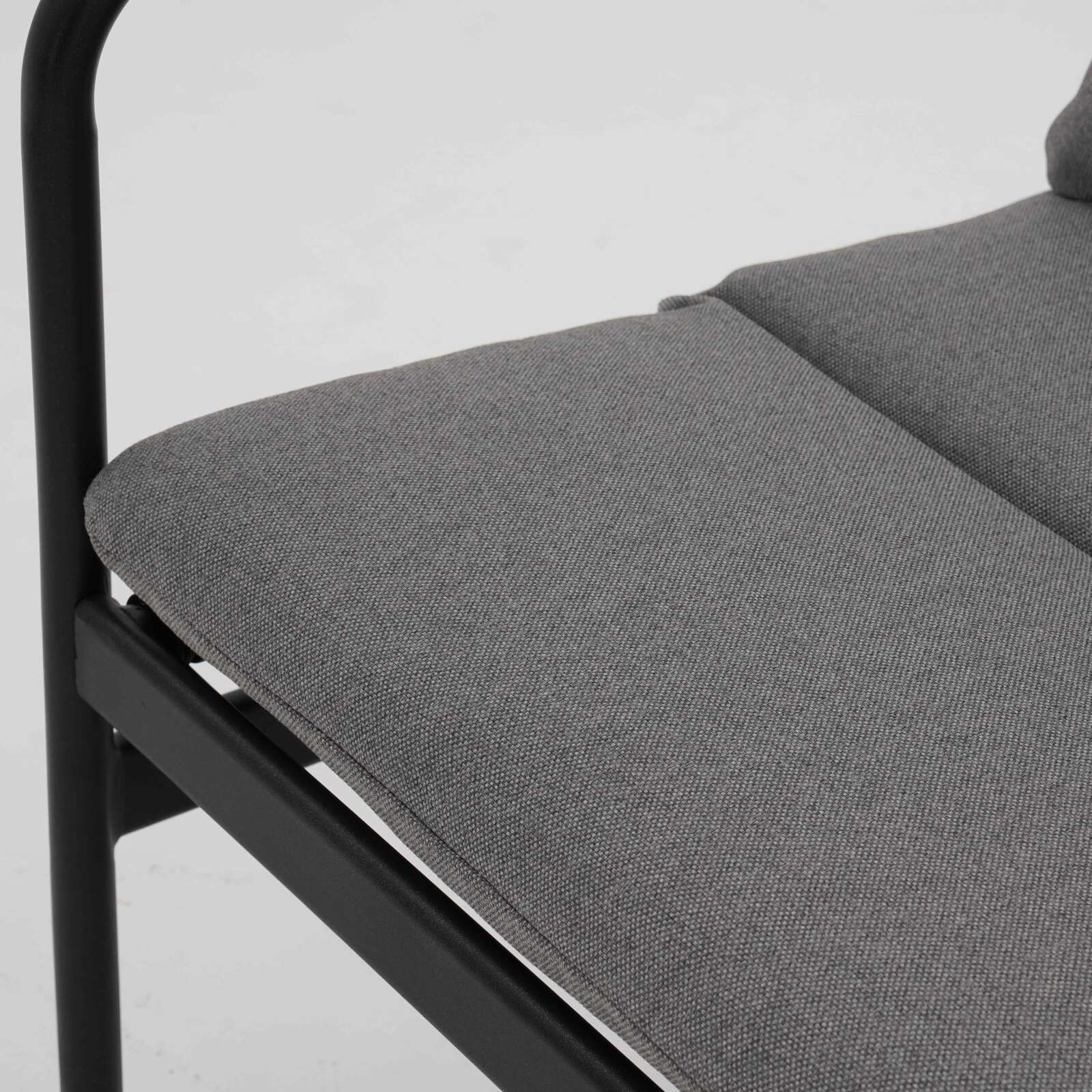 Salon de jardin 4 places en métal avec 1 canapé, 2 fauteuils et table basse