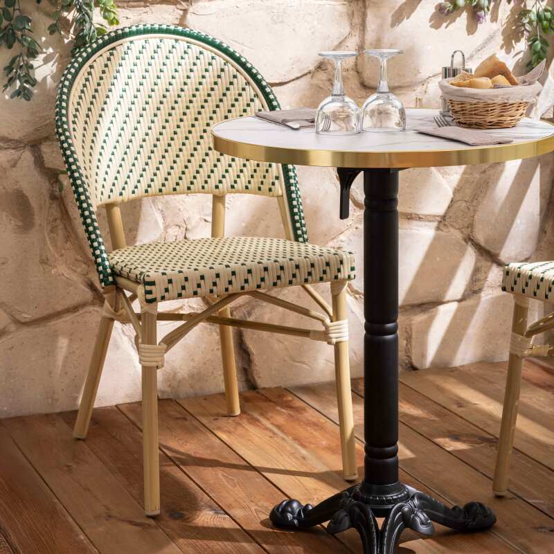 Table de terrasse ⌀60 cm inclinable stratifiée et 2 chaises style bistrot en aluminium et rotin synthétique