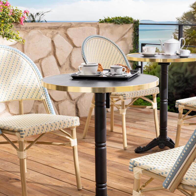 Table de terrasse ⌀60 cm inclinable stratifiée et 2 chaises style bistrot en aluminium et rotin synthétique