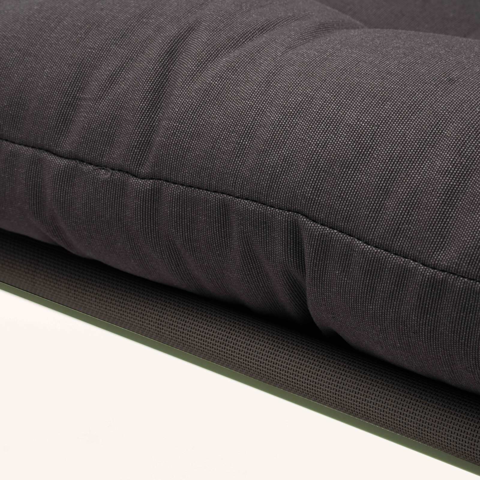 Salon de jardin 4 places en métal avec 1 canapé, 2 fauteuils et table basse