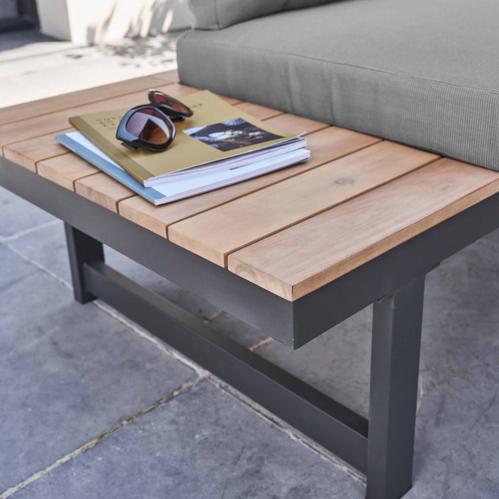 Salon de jardin bas d'angle 6 places en aluminium et bois FSC®