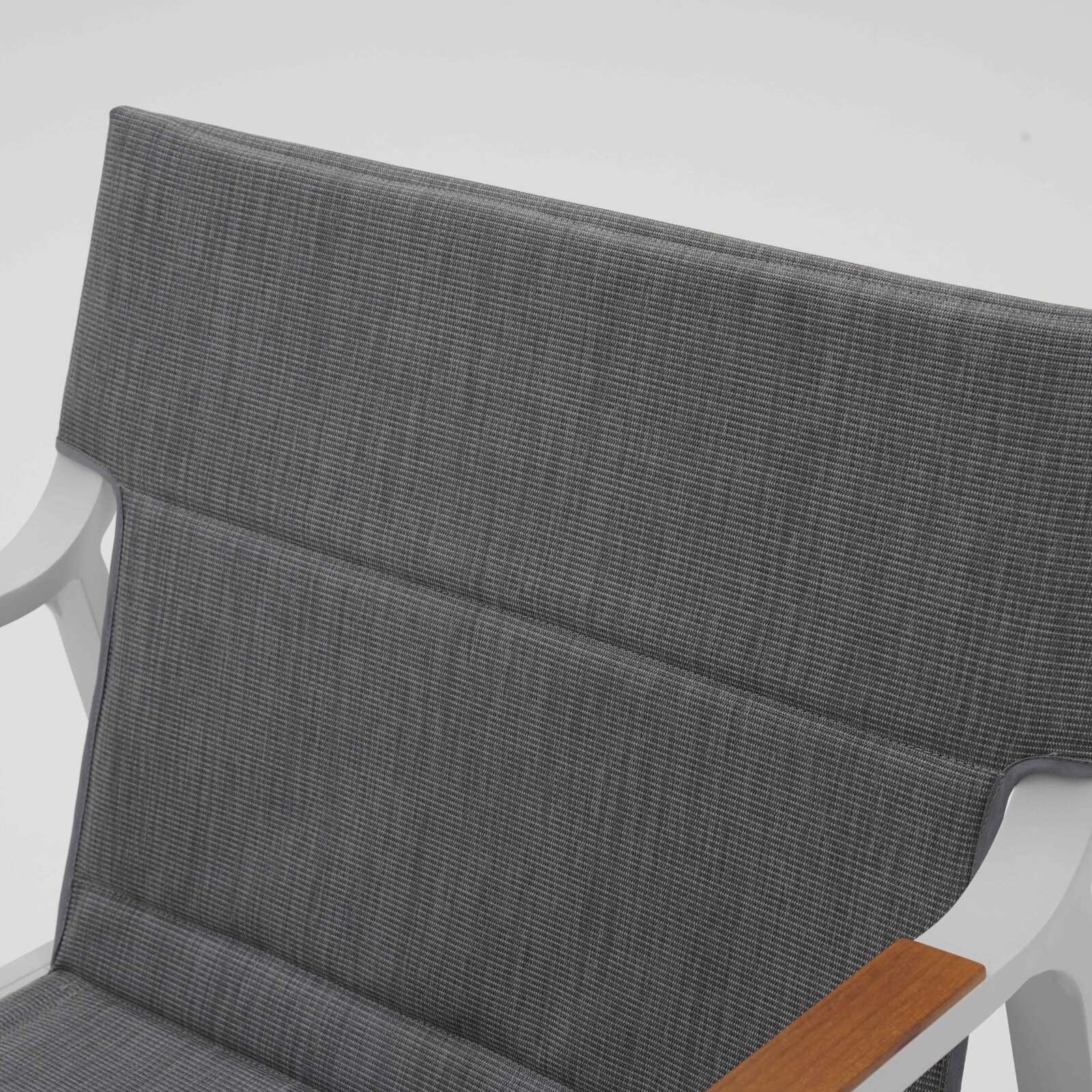 Salon de jardin 4 places en aluminium avec 1 canapé, 2 fauteuils et table basse