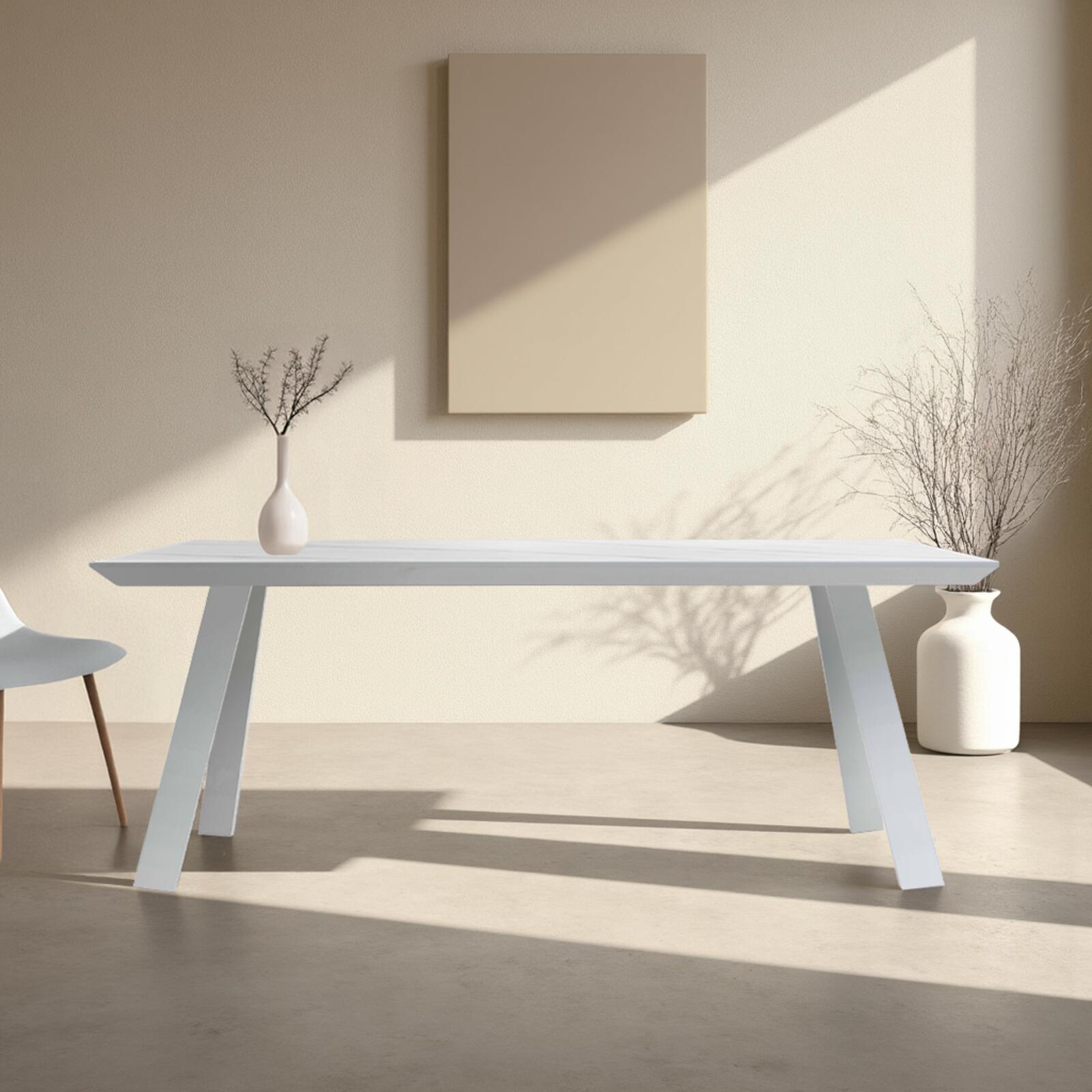 Table à manger esprit scandinave en aluminium et pierre frittée - 8 personnes