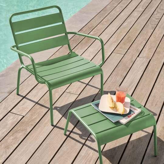 Fauteuil de jardin bas en métal et repose-pieds - Ambiance