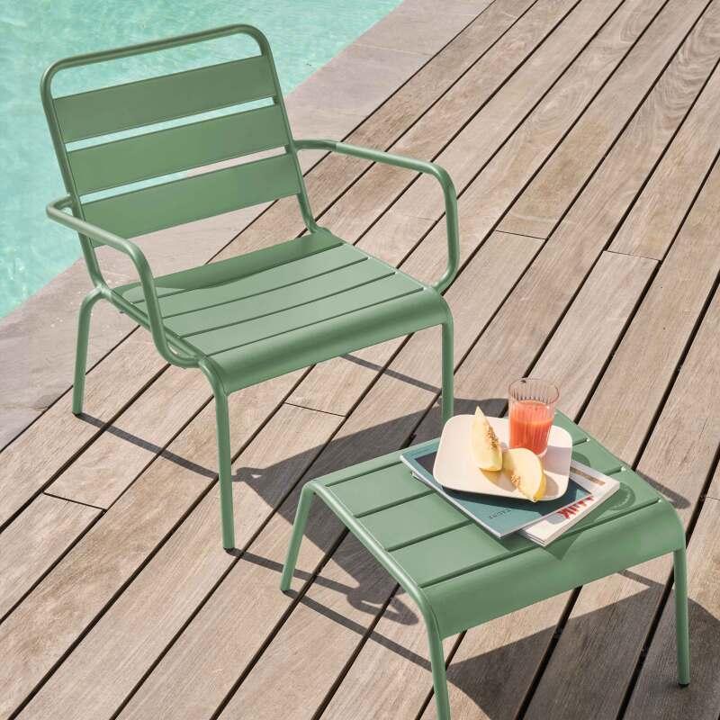 Fauteuil de jardin bas en métal et repose-pieds - Ambiance