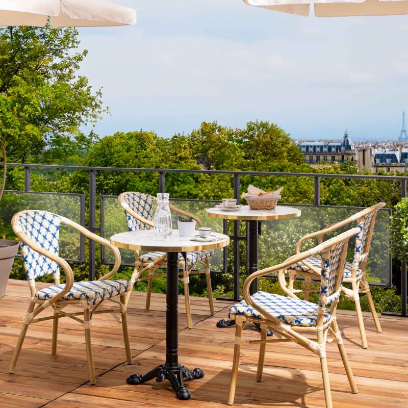 Chaise de jardin style bistrot parisien en aluminium et rotin synthétique avec accoudoirs (2/7)